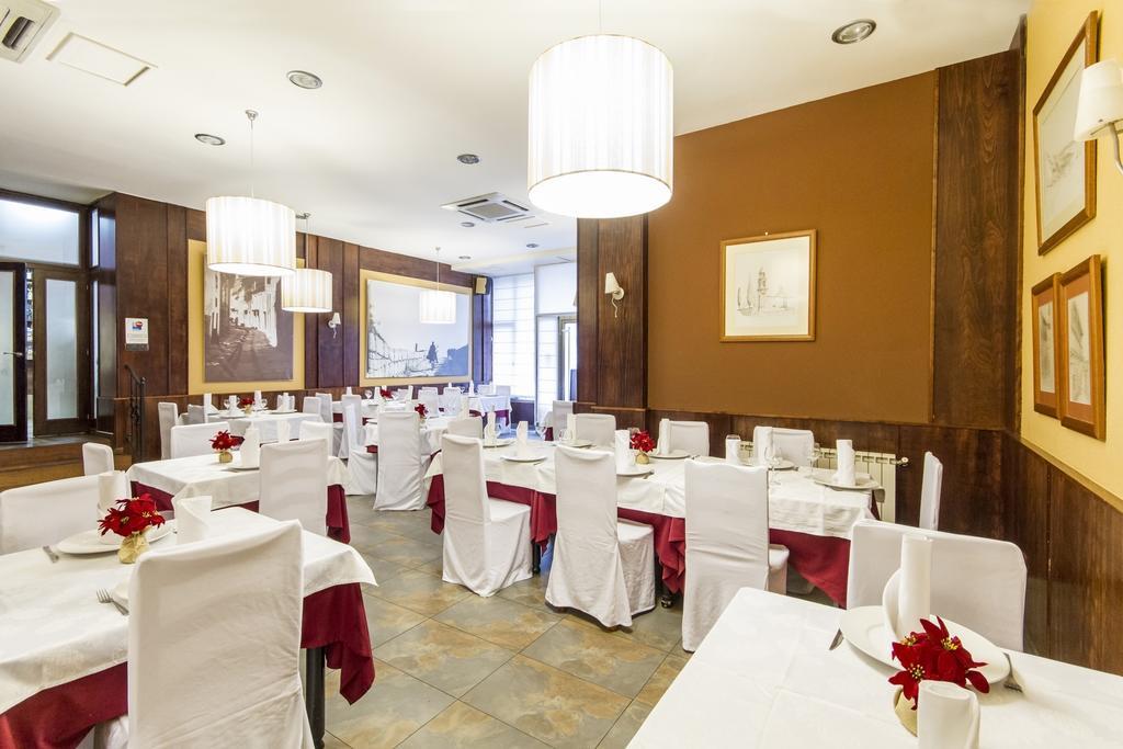 Hostal Restaurante Alarico Allariz Eksteriør bilde